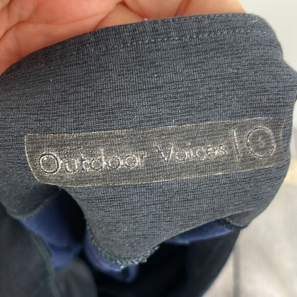Outdoor Voices Two-Tone Warmup Leggings in
Navy & Charcoal Size Small - Picture 9 of 13